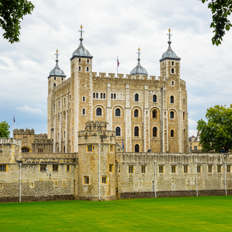Fortaleza inglesa Inspirada en  la Torre de Londres.