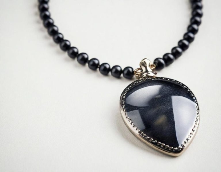 Obsidiana Negra, de piedra negra y caftán, poesía, rosetta de un juglar, reina de la medina, fatua en tí; beldad