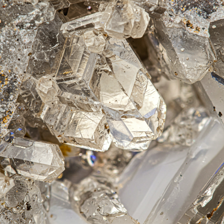 Cuarzo calcedonia muy distintivo en yacimiento libre de níquel de estructura cristalina y muy resistente al trillaje diario y sin clivaje